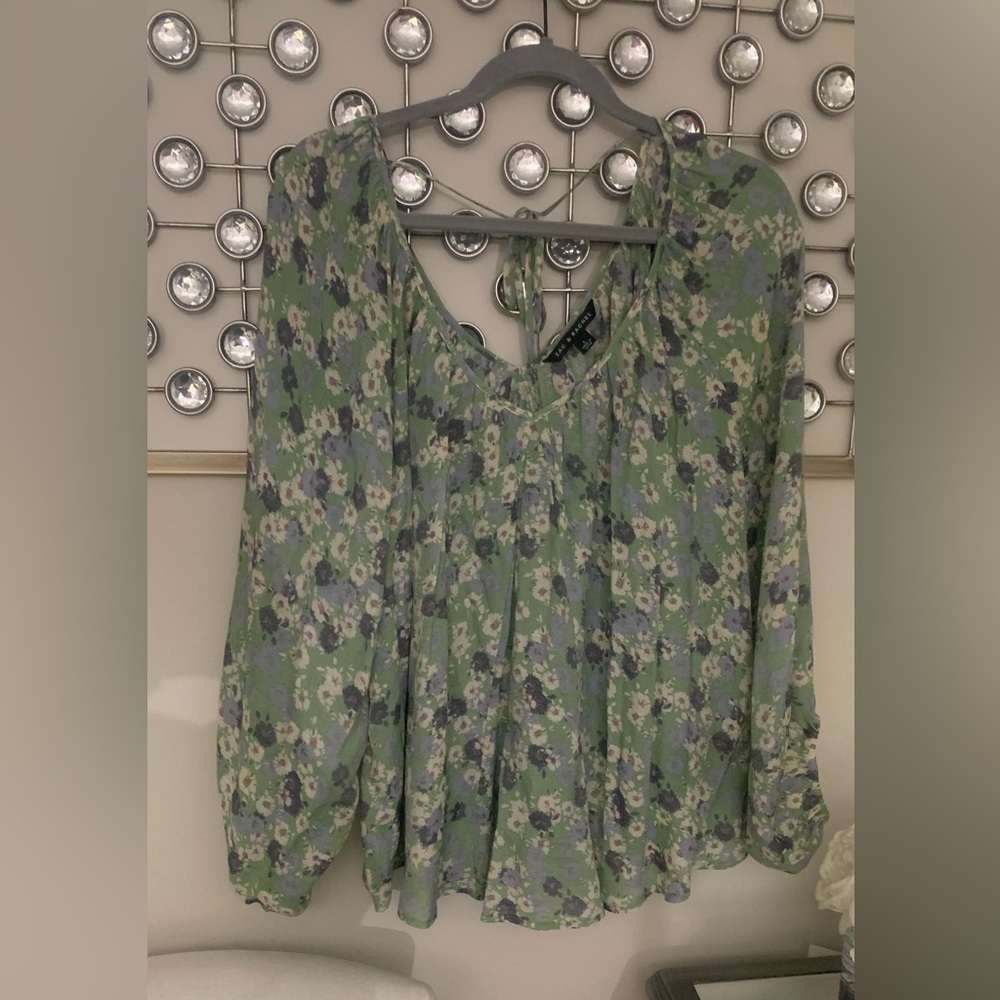 Womens flare top long sleeve. Never worn - Picture 2 of 8